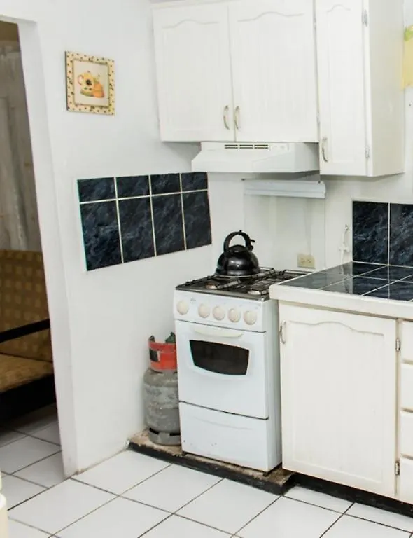 **  Tonys Guest House Petit Valley ترينيداد وتوباغو